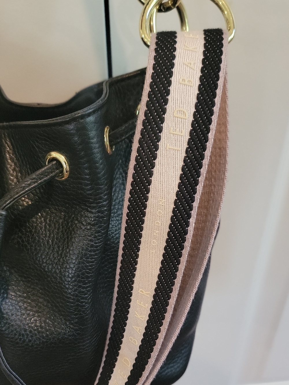 Ted Baker Aminah Bucket Bag, Black Leather, Excellent Condition!! - Picture 11 of 16